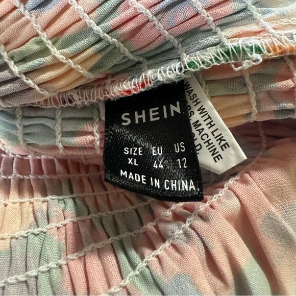 SHEIN Shirred Puffy Short Sleeve Floral Top Size XL - Picture 9 of 9